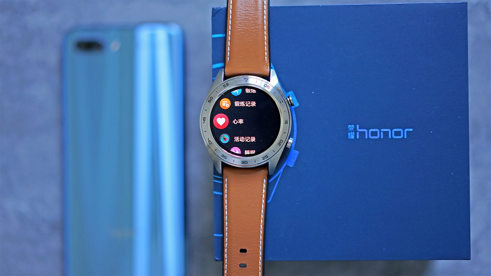 榮耀手錶月光銀版上手圖賞_honor watch錶冠