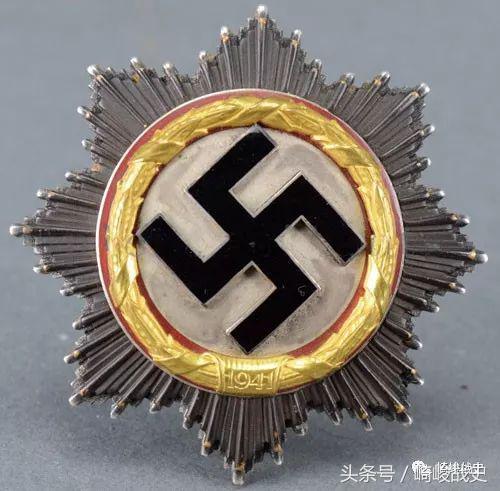 设立于1941年9月的德意志十字奖章有金质和银质两种,图为金质奖章