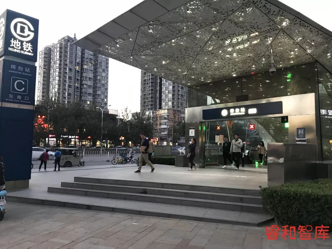 酒仙桥地铁图片