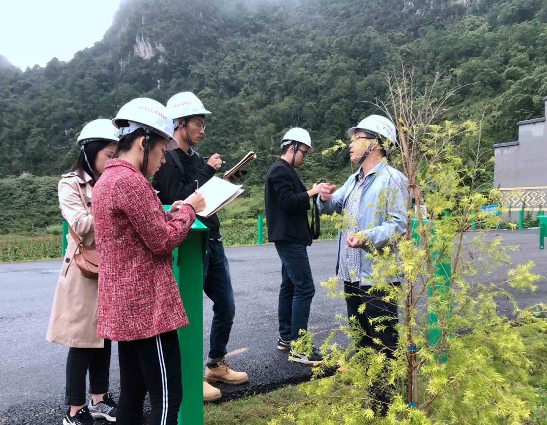 沿龙靖路全线采访在龙靖路目前,河百路路基,桥梁,隧道等工程均已贯通