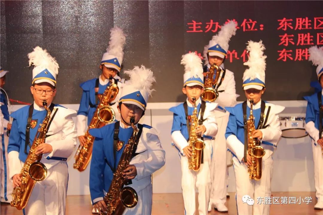 東勝區第四小學分校罕臺潤澤小學行進薩克斯獲東勝區樂器比賽二等獎