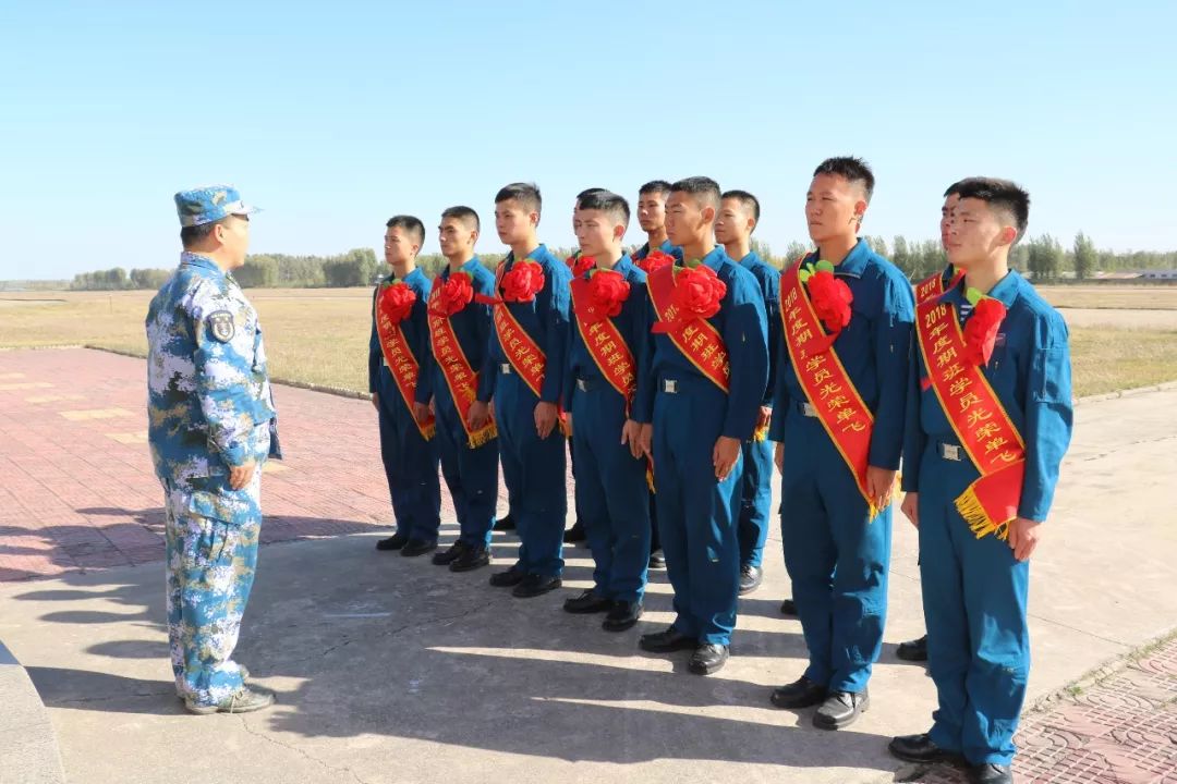 湛江雏鹰基地教官图片图片