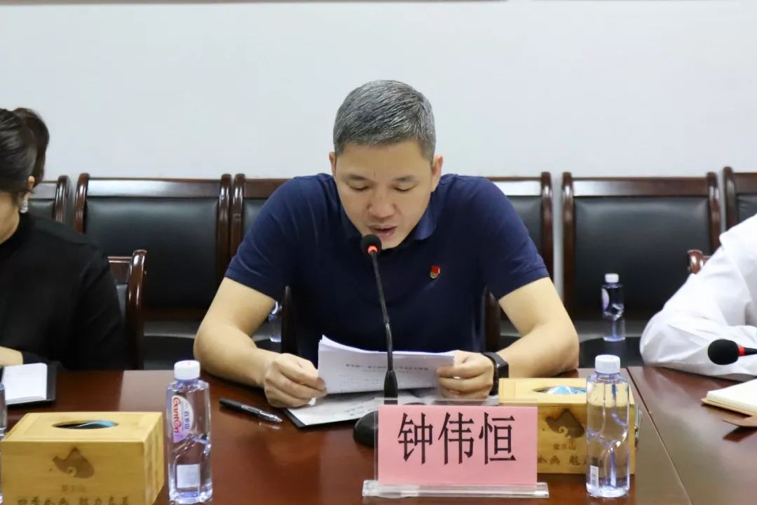 镇党委副书记,镇长钟伟恒围绕我镇学习宣传《干部任用