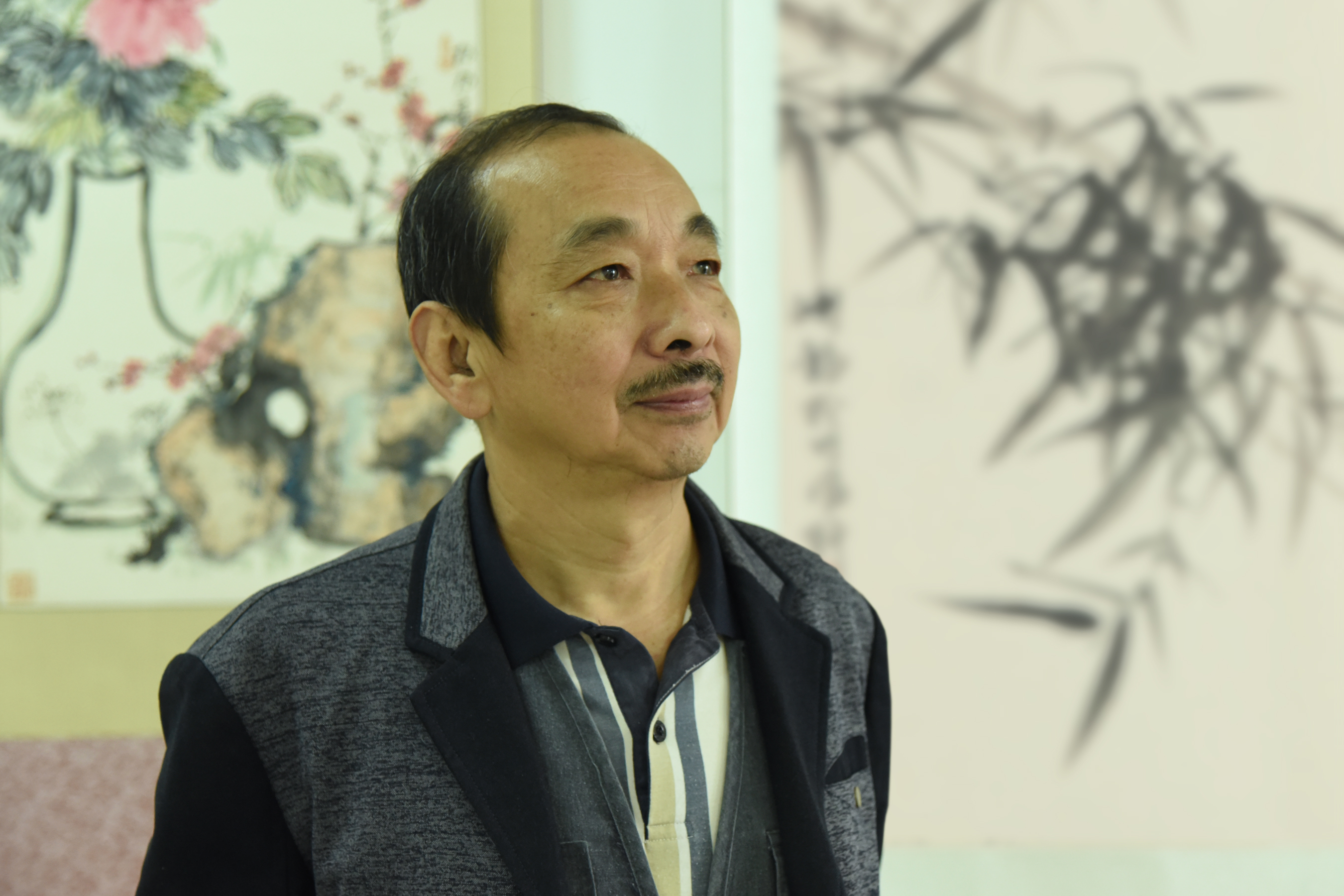 潘渊龙,当代知名画家,安徽省美术家协会会员,安庆画院特聘画家