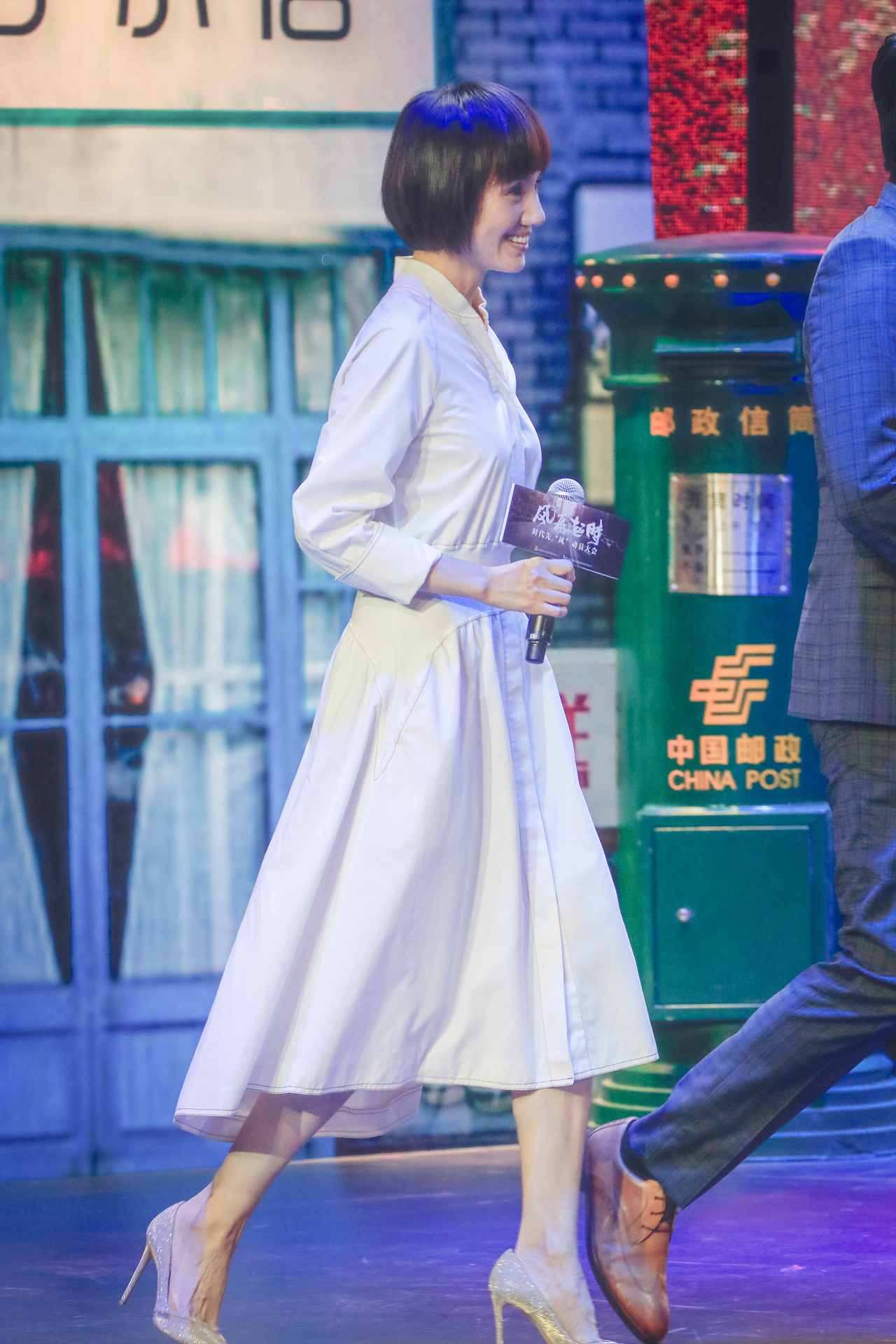 袁泉的气质真是绝了一袭白裙好惊艳你看得出她已经41岁了吗