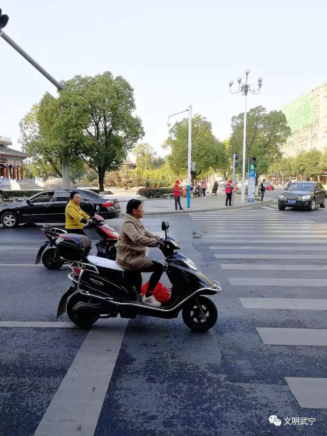 綠燈路口-闖紅燈外貿賓館紅綠燈路口-逆行碧海龍灣紅綠燈路口-越線