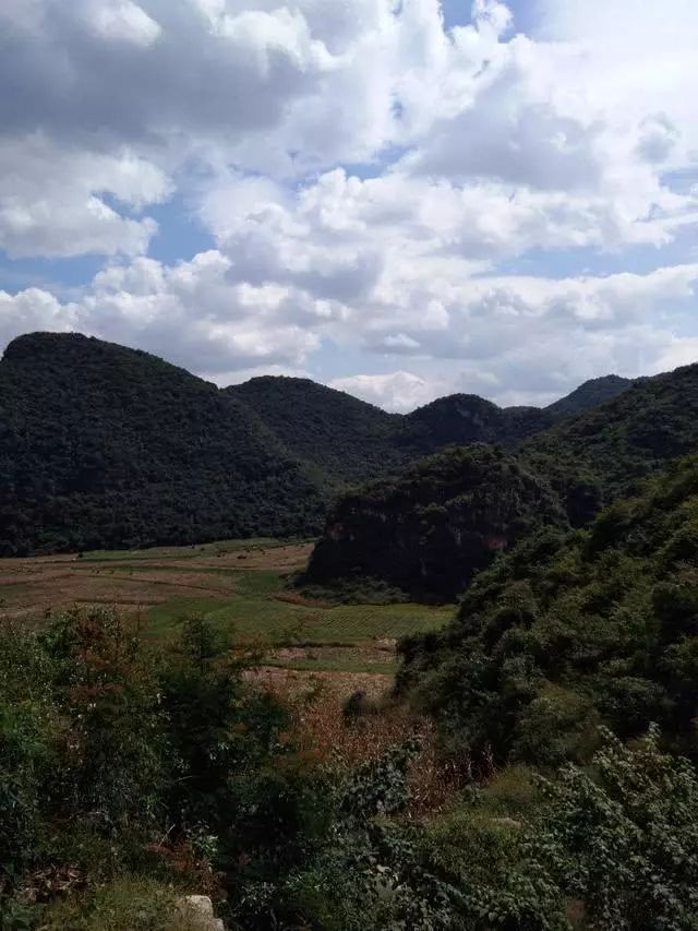 千年古樹萬年溶洞硯山平遠這村寨要是發展起旅遊業那還能不火