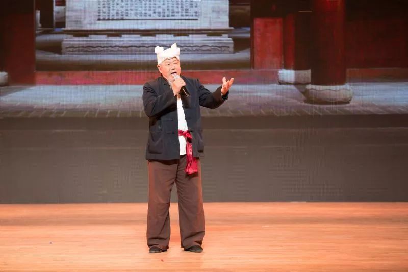 雒洁演唱《鸡蛋壳壳点灯半炕炕明》任卫起演唱《祈雨调》音乐会主持人