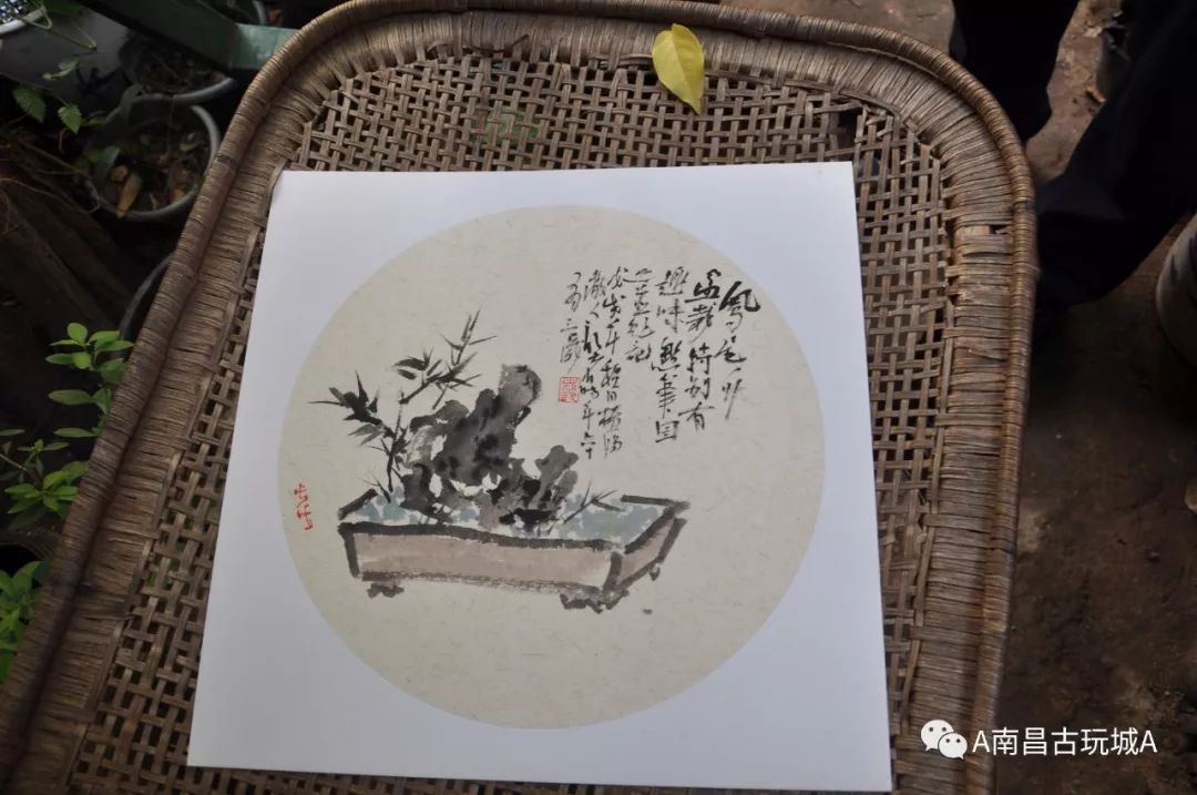 师徒现场创作的作品绿色满园盆景如画的南古园艺也因艺术而芬芳,也因