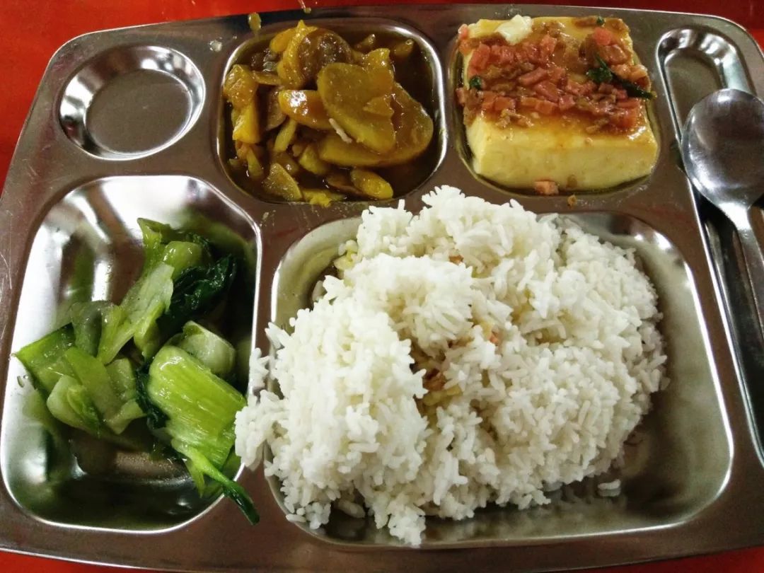 一波廣州高中飯堂高清無碼10元飯菜圖首次曝光果然沒有對比就沒有傷害