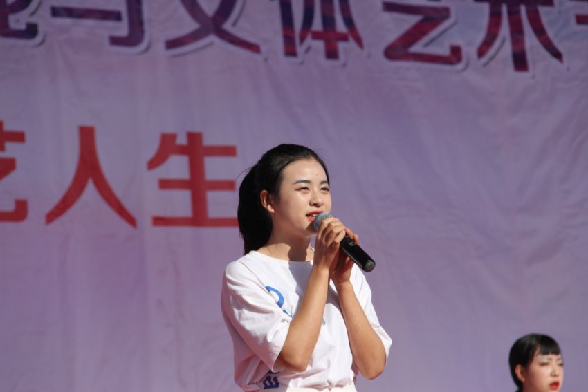 董娅为大家演唱的《后来》