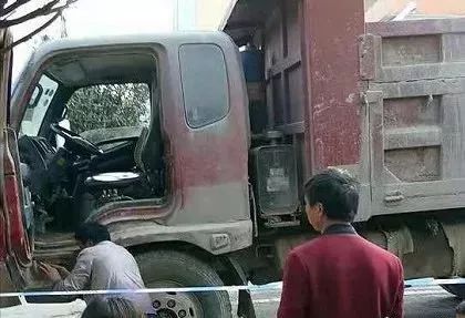 慘鎮雄碗廠一小孩被貨車撞倒當場死亡