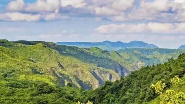 途經地點:龍里;貴定;麻江;都勻;獨山;荔波服務區:小碧服務區,龍里服務