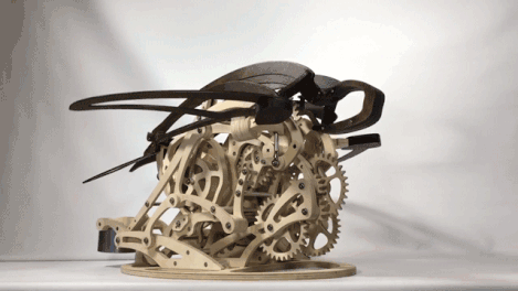 迷人的机械模型,由600个零件组成的动态海龟雕塑