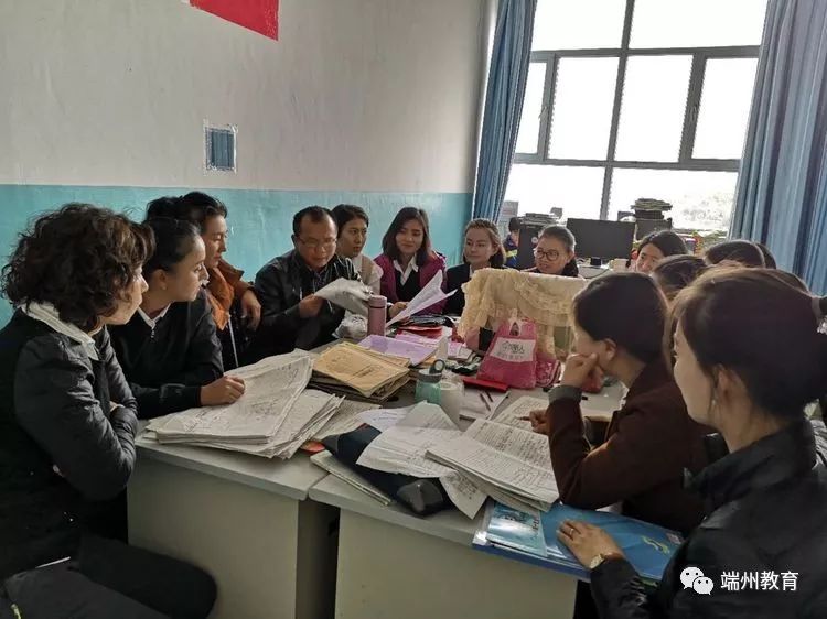 与伽师县巴仁镇第一小学老师们一起开展教研活动大爱之暖意援疆
