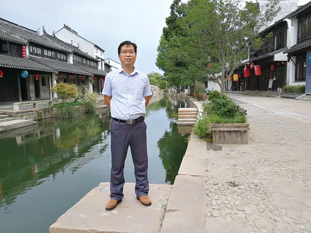 唐红雨江苏句容人,硕士,教授,电气电竞与交通学院院长.