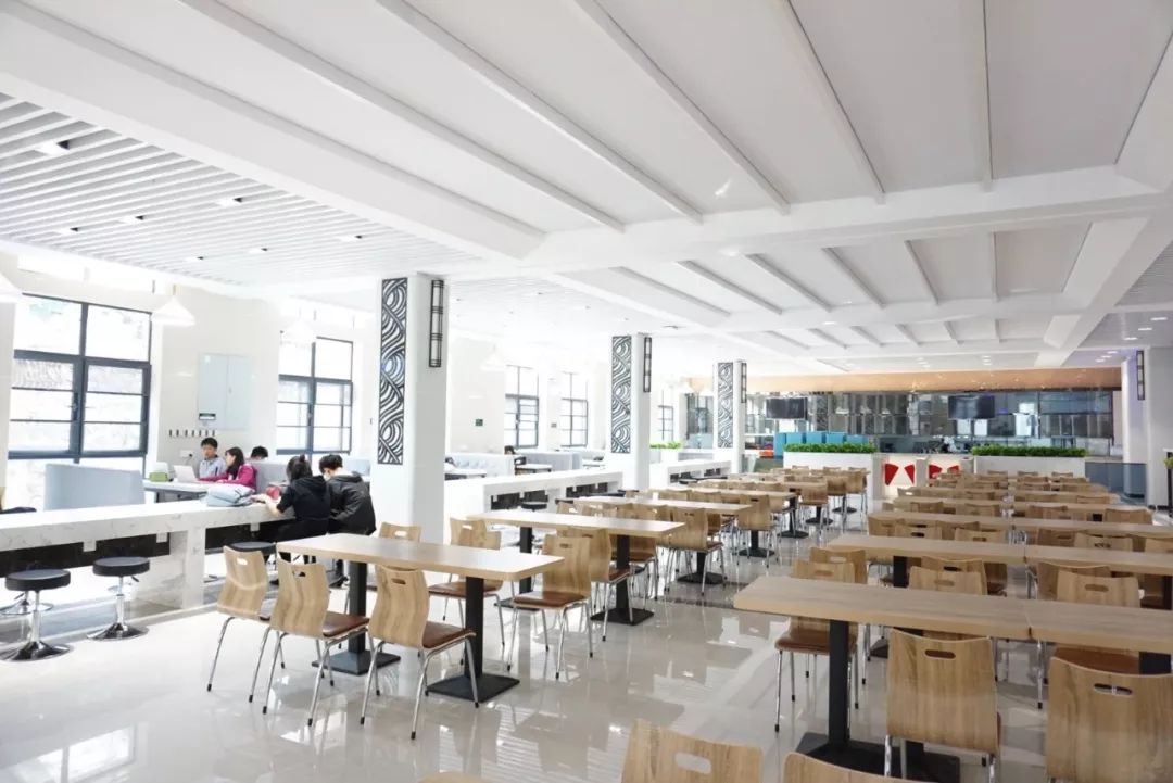 武汉设计工程学院食堂图片