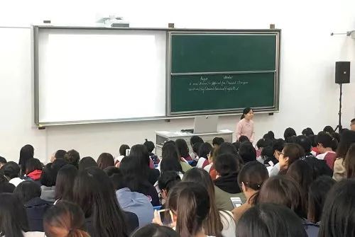 听课感言:沈琴老师:此次观摩学习让我感到历史教学必须深挖教材,必须