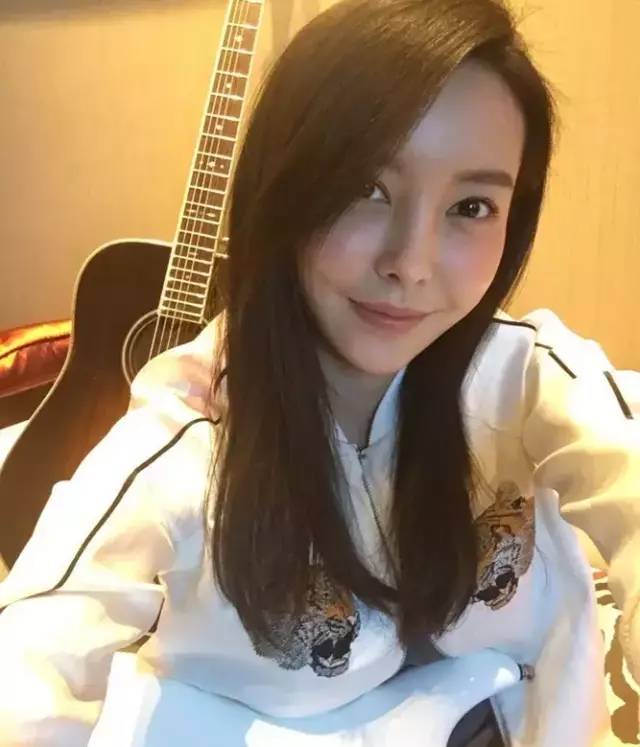 她是前任3里的林佳也是爱健身爱运动的girl