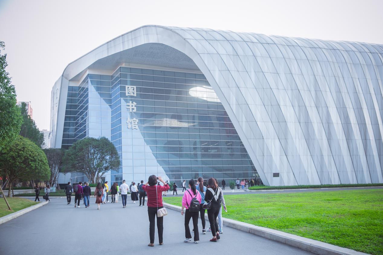 巴川量子中学图片