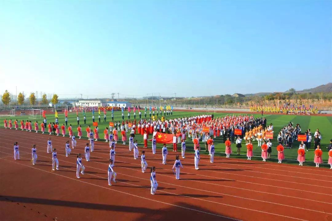 分享體育快樂共創陽光校園祝賀我校在區中小學生田徑聯