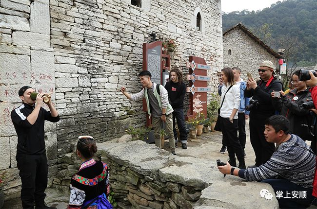 全球旅游攻略达人走进镇宁高荡