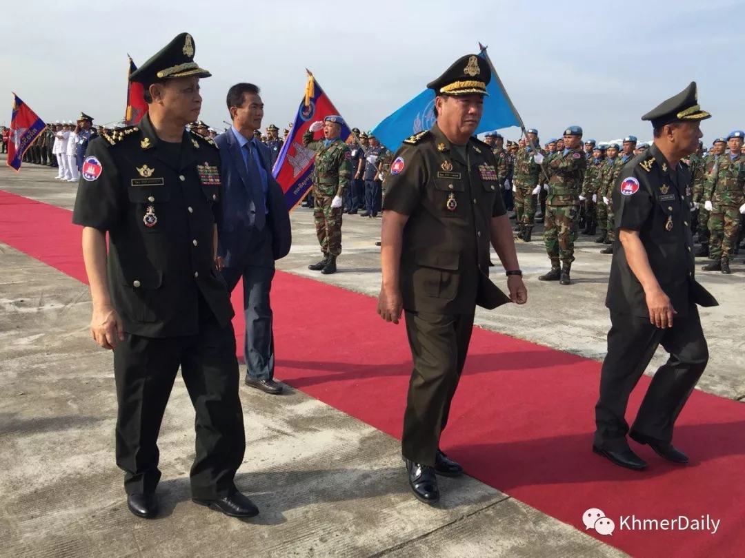 名柬埔寨官兵回国,国防部在金边市波士东军用机场为官兵举行欢迎仪式