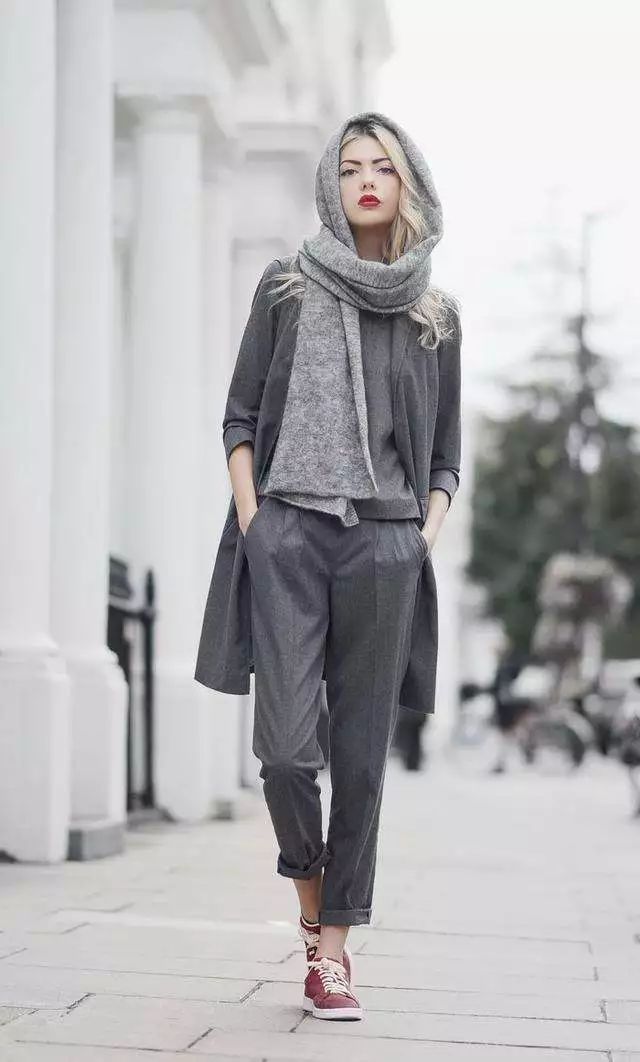 灰色怎么搭配更高级?这几招让你穿出时装周的街拍效果!