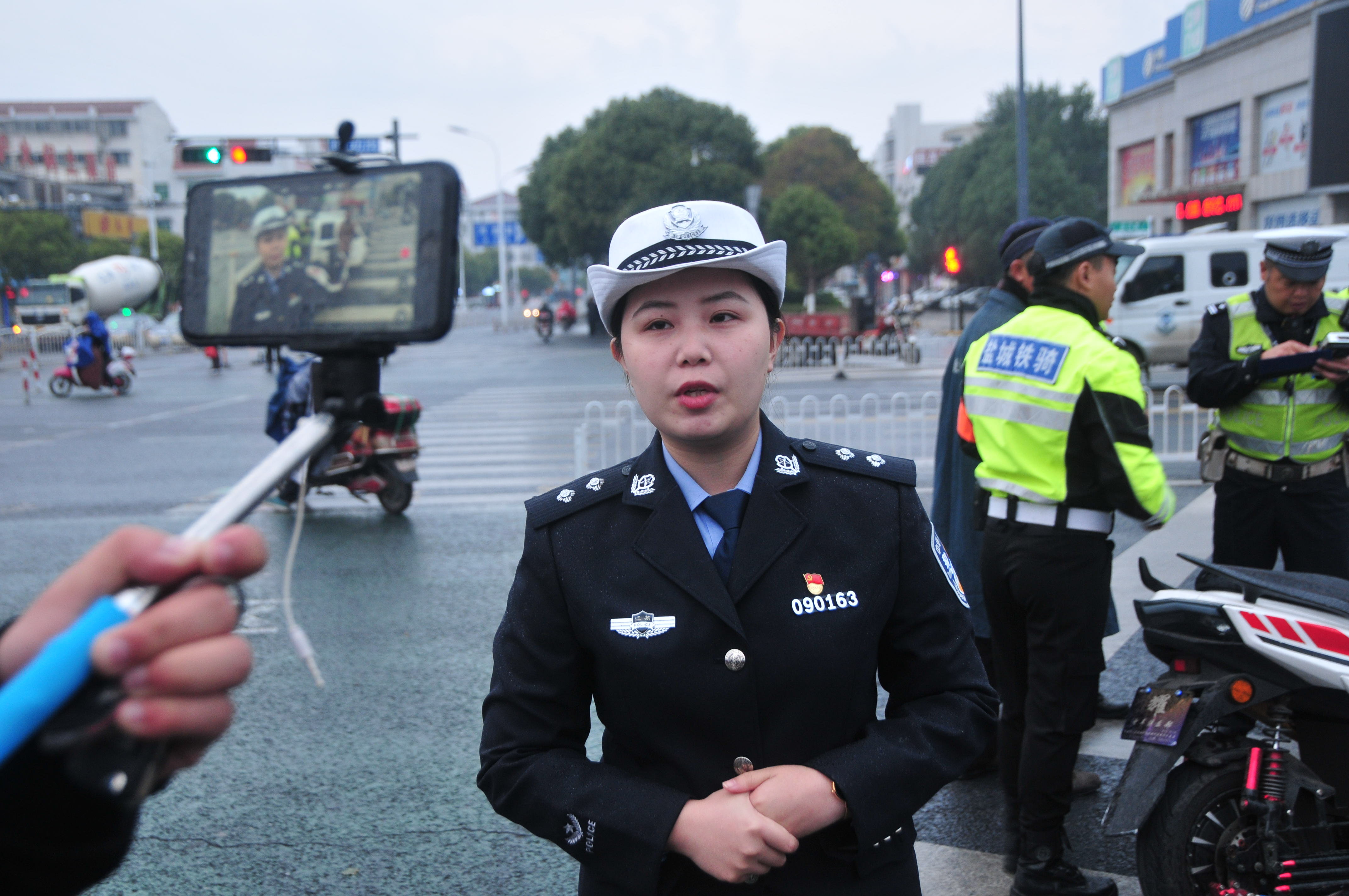 盐城女交警吉丹丹多大图片