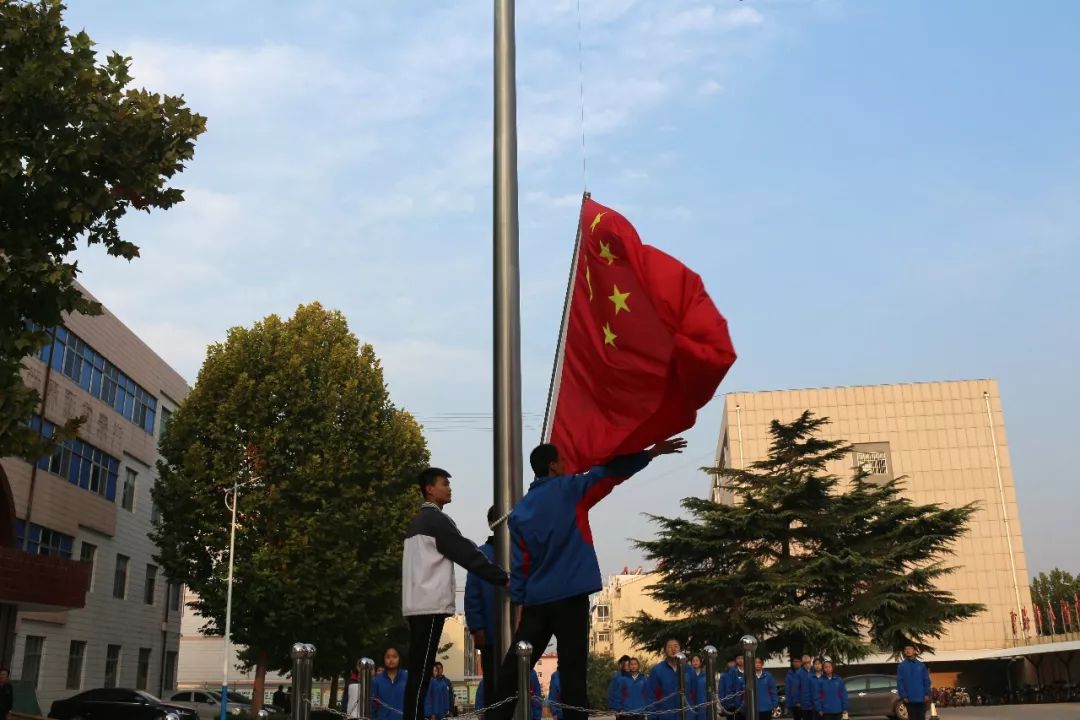 升旗仪式爱国爱校勤奋学习品德优良团结友爱海岳中学10月份升旗剪影