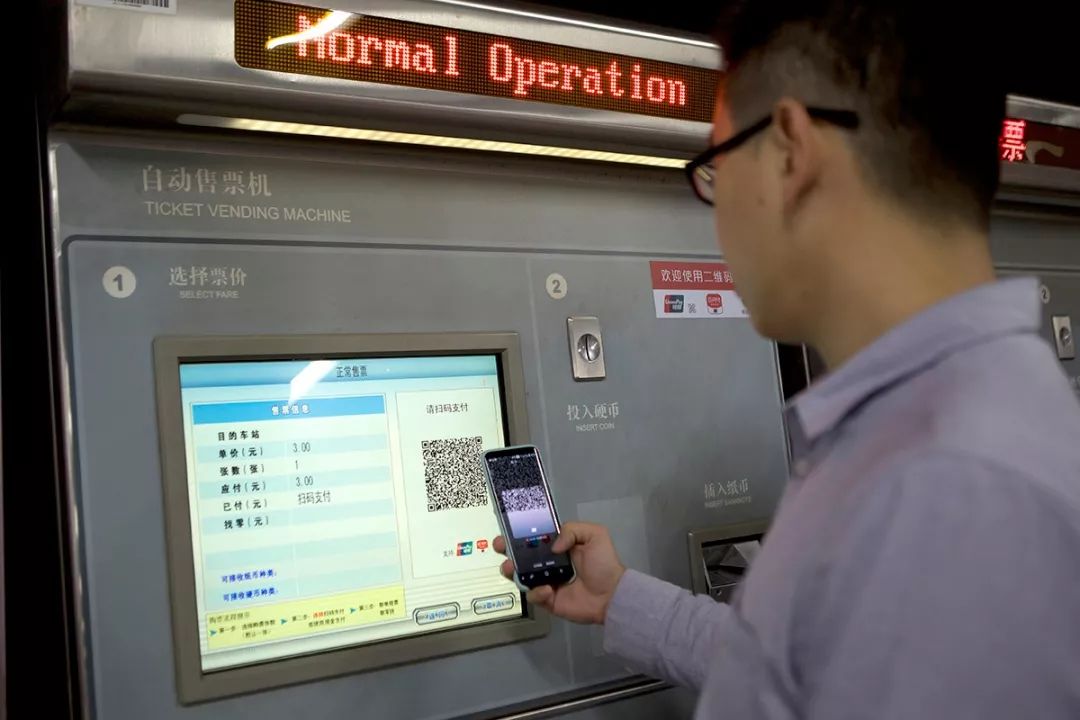 吸睛进博会期间上海这个地铁购票姿势获得广泛关注