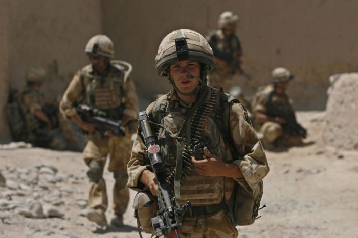 英国士兵在阿富汗巡逻(路透社)