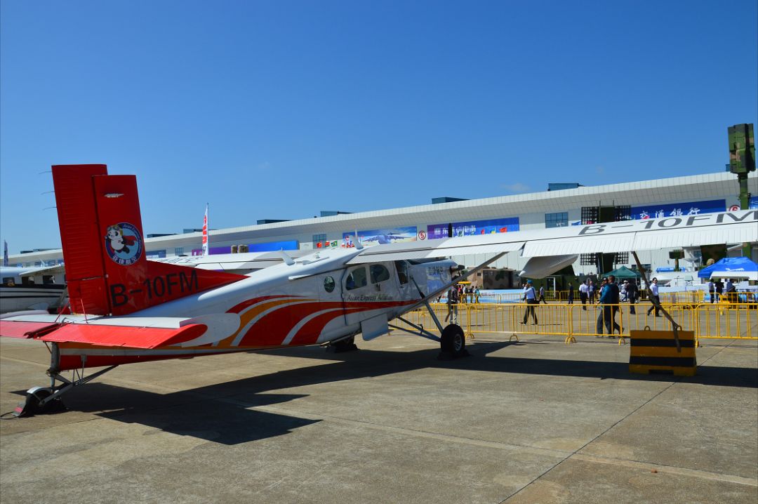 海南莱特兄弟公司的飞狐套材自制航空器