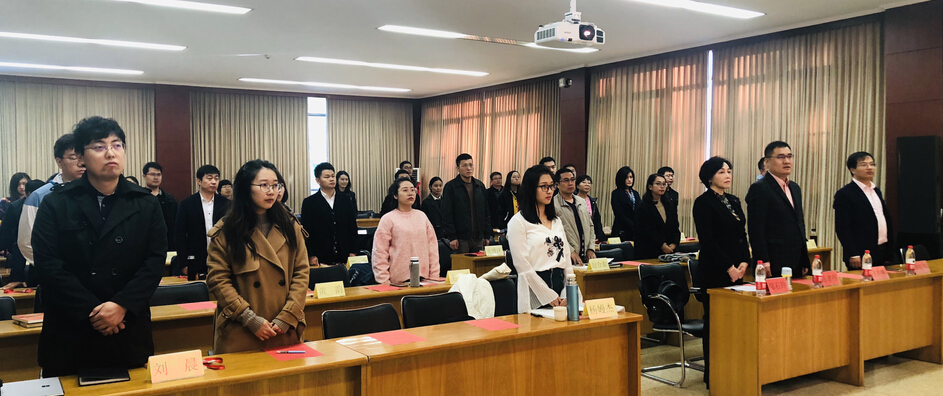同学们开始了今年的第一门课程《微观经济学》由南开大学陈孝伟教授为