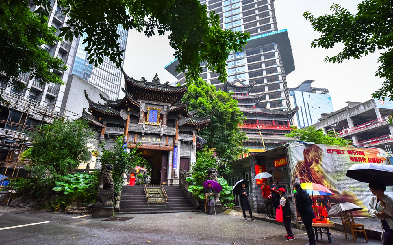 重回《瘋狂的石頭》外景--重慶羅漢寺,再吃洪崖洞紅九格