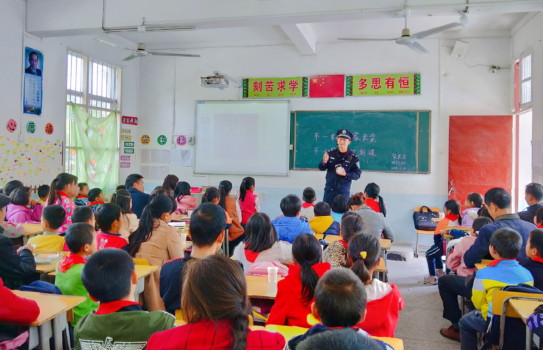 興國縣古龍崗中心小學開展法制教育宣講活動_學生