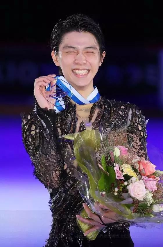 羽生結弦三破世界紀錄奪冠而網友的關注點卻在這些小事上