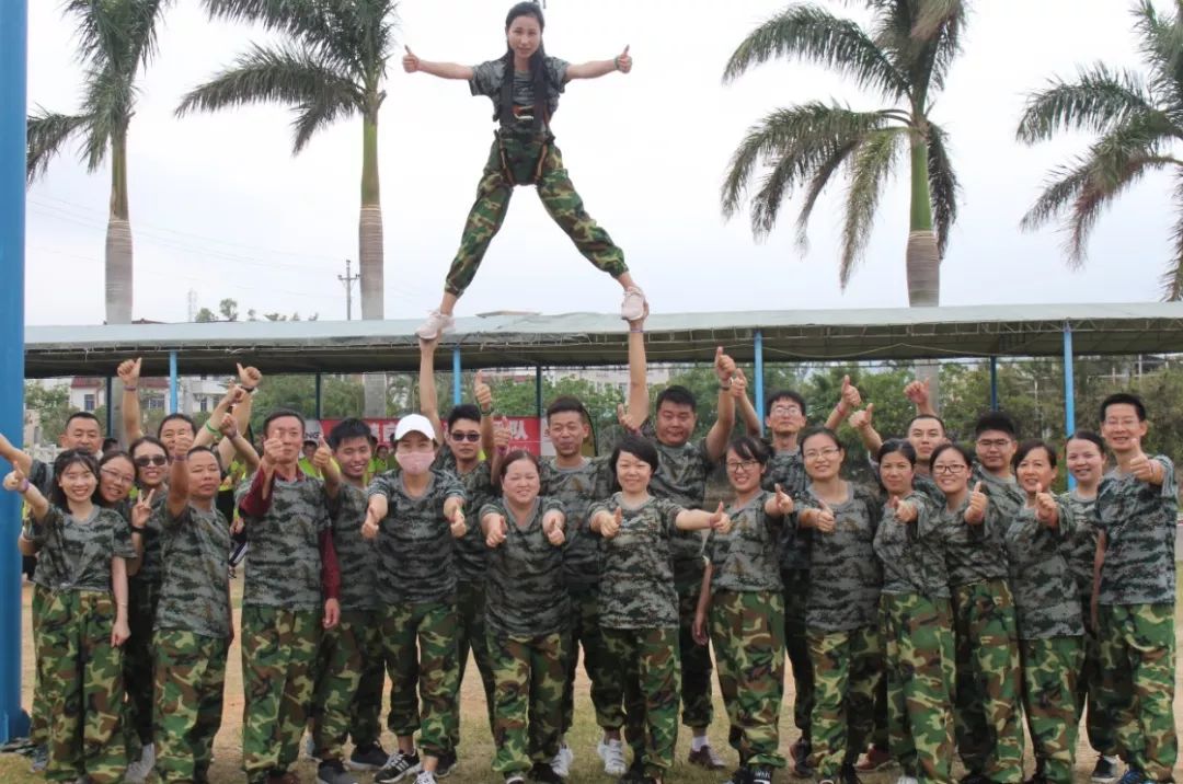 11人团队拍照造型图片图片