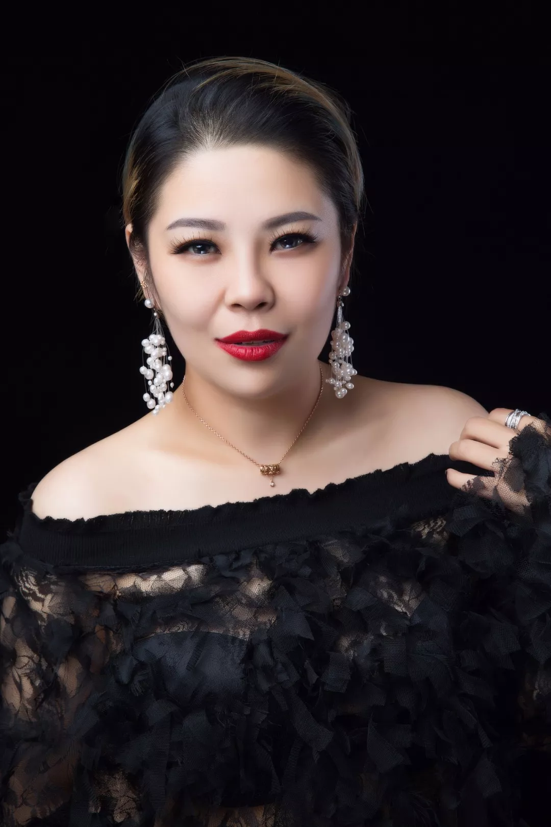新疆女歌手去世图片