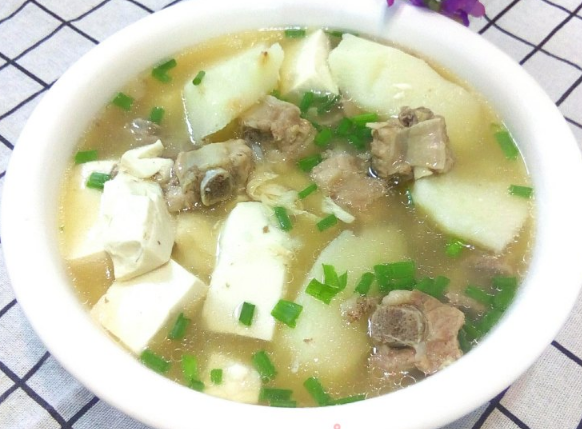 淮山排骨豆腐汤的做法