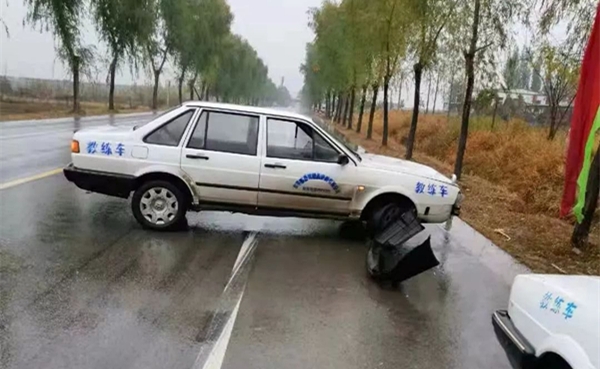 东平车祸图片