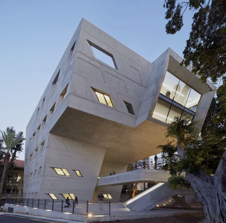 of beirutcadet chapel(学员礼拜堂)是美国空军大学的标志性建筑物