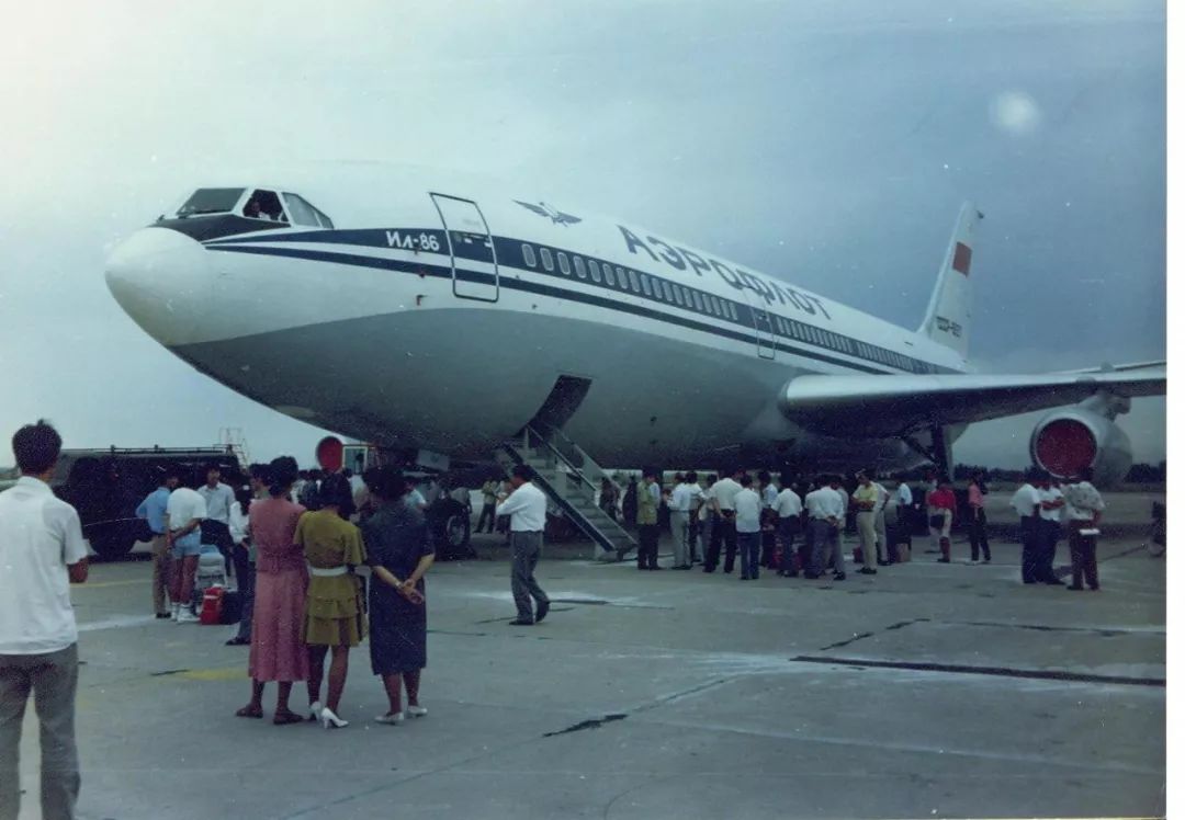 首次以溼租形式引進國外民航運力1992年2月1日,中國南方航空公司正式