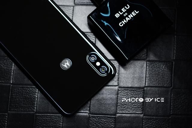 酷炫黑色的时尚灵动 motorola p30 亮黑版精美图赏