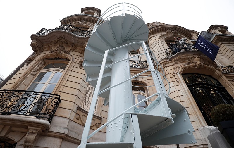埃菲尔铁塔一段楼梯将拍卖 曾拍出52万欧元