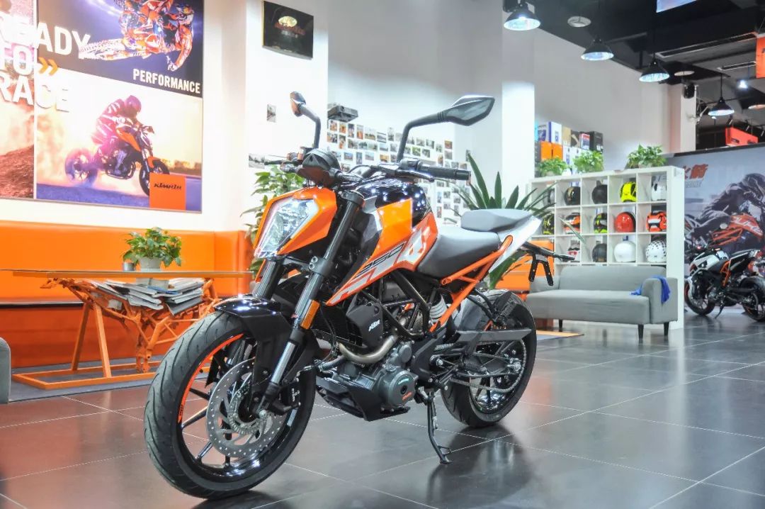 ktm250duke店內外實拍