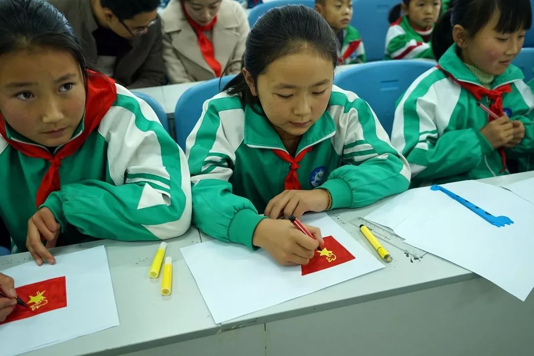 鹽井小學4三岔小學03武陽西街小學2武陽中學01出旗(全體隊員敬禮),唱