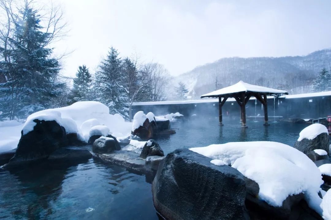 北海道是温泉资源丰富的"温泉天堂,而札幌温泉历史悠久,是有名的景胜