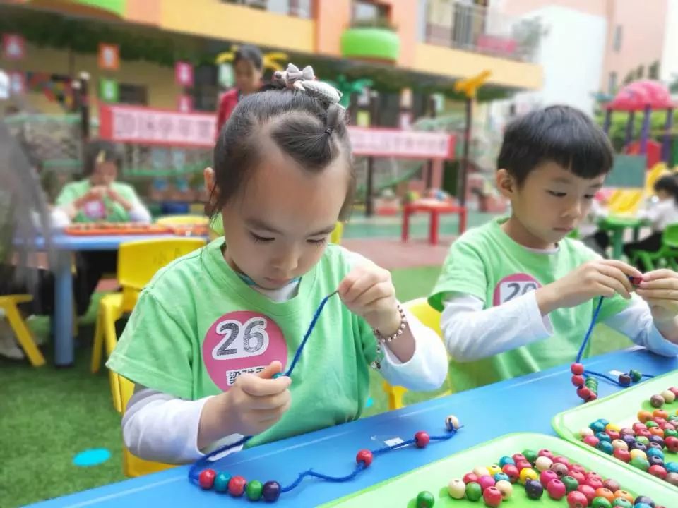 万安村幼儿园2018年秋季穿珠子比赛