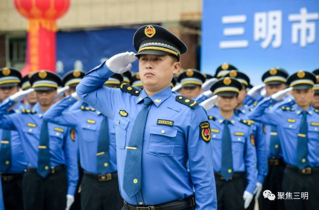 城管执法制服图片